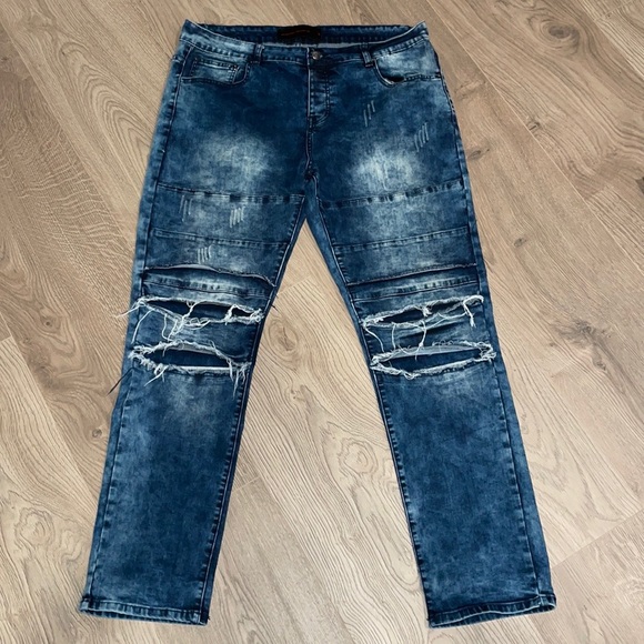 Black Pyramid - Picture 1 of 7